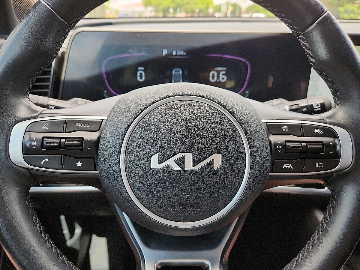 Vehicle image 10 of 12