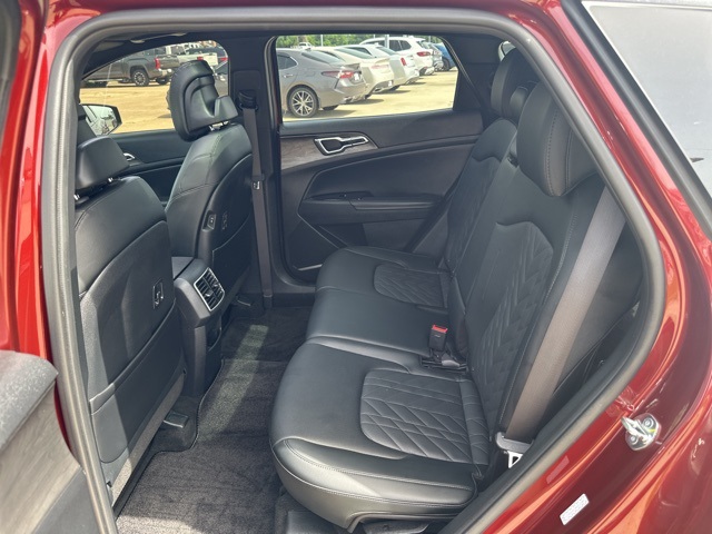 Vehicle image 17 of 31