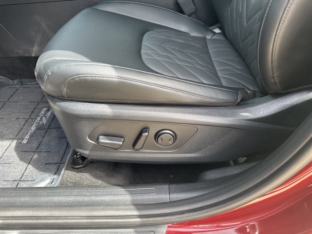 Vehicle image 8 of 31