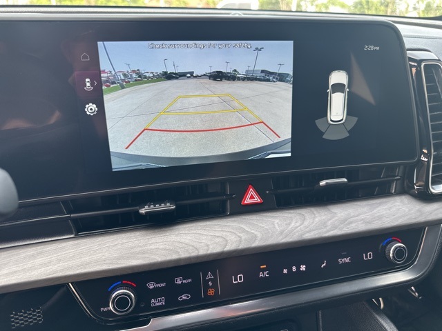 Vehicle image 13 of 31
