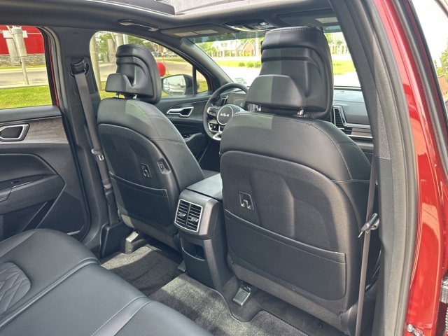 Vehicle image 21 of 31