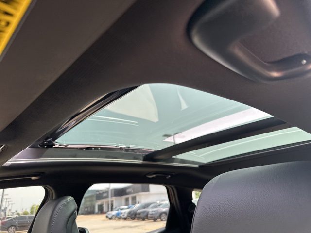 Vehicle image 16 of 31