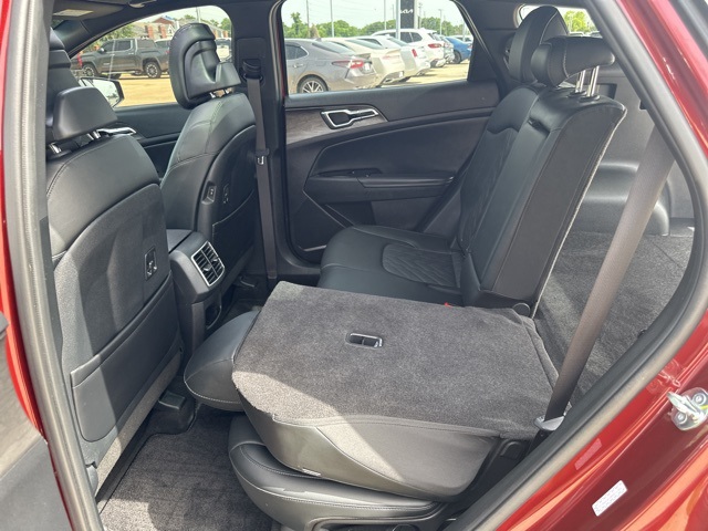 Vehicle image 26 of 31
