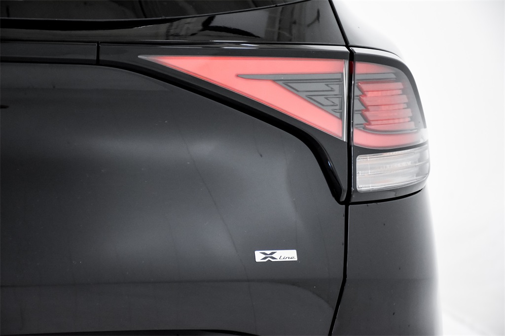 Vehicle image 10 of 32