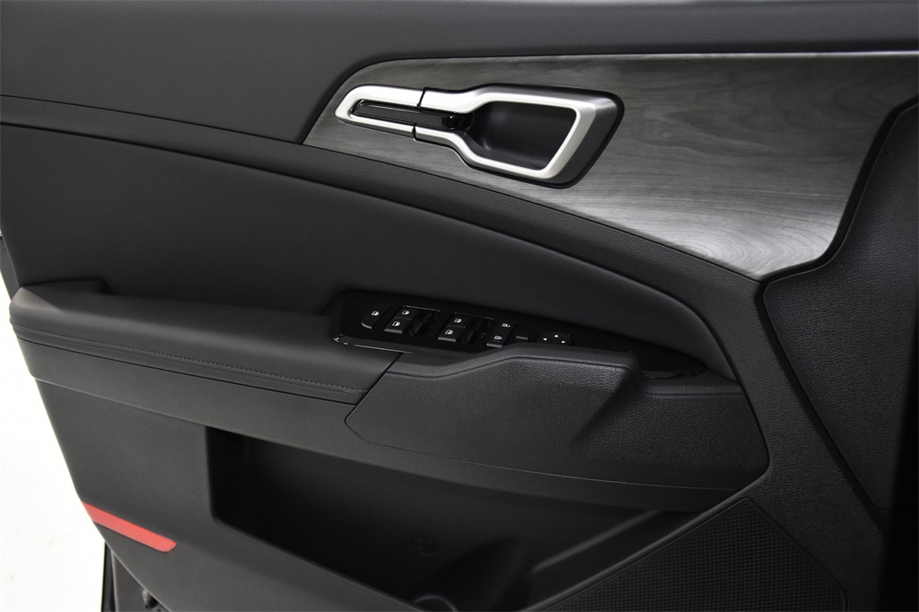 Vehicle image 13 of 32