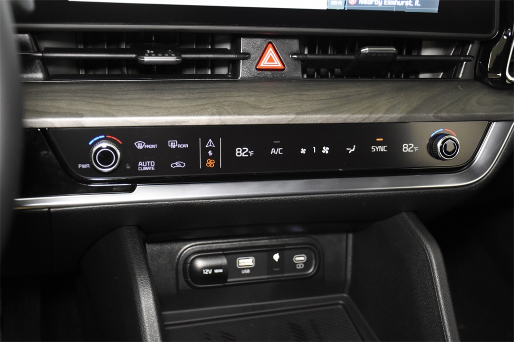 Vehicle image 24 of 32