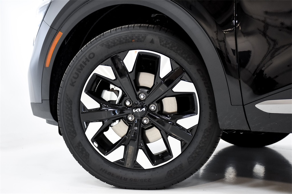 Vehicle image 9 of 32