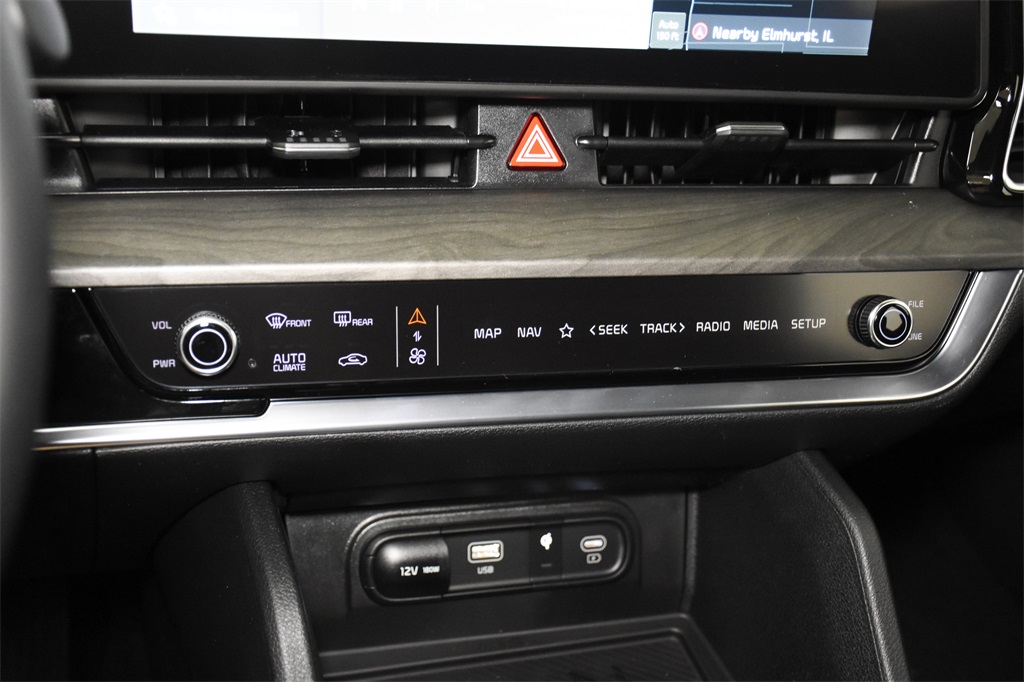 Vehicle image 23 of 32