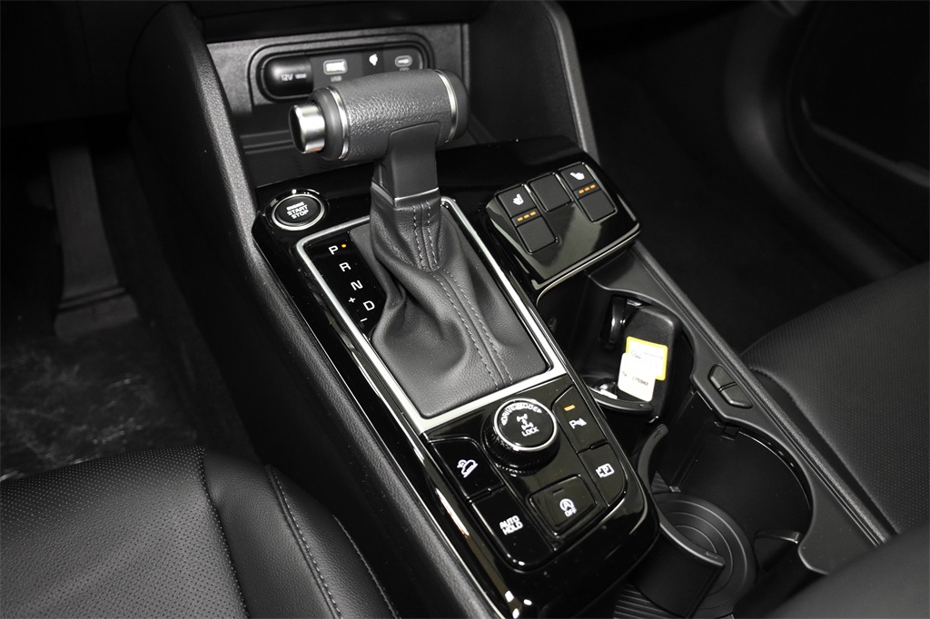 Vehicle image 27 of 32