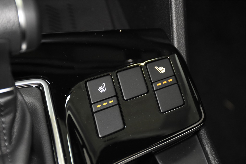 Vehicle image 26 of 32