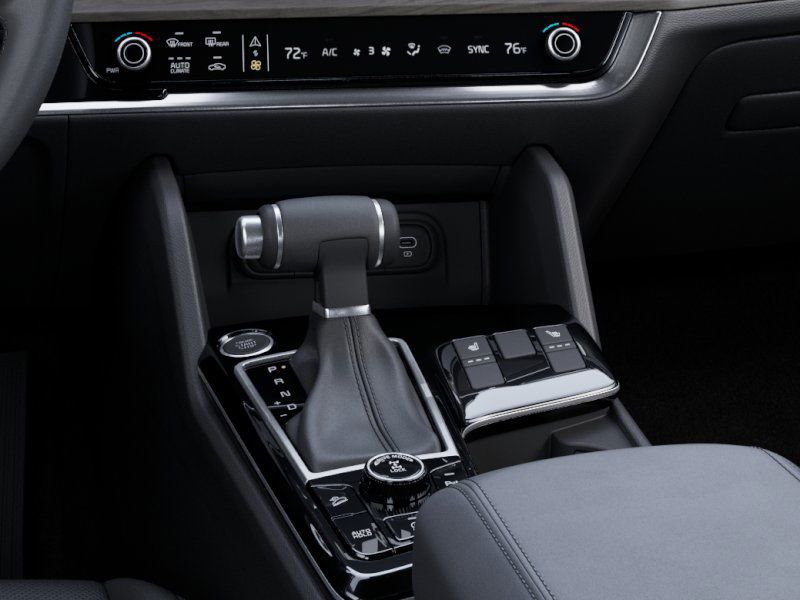 Vehicle image 24 of 28