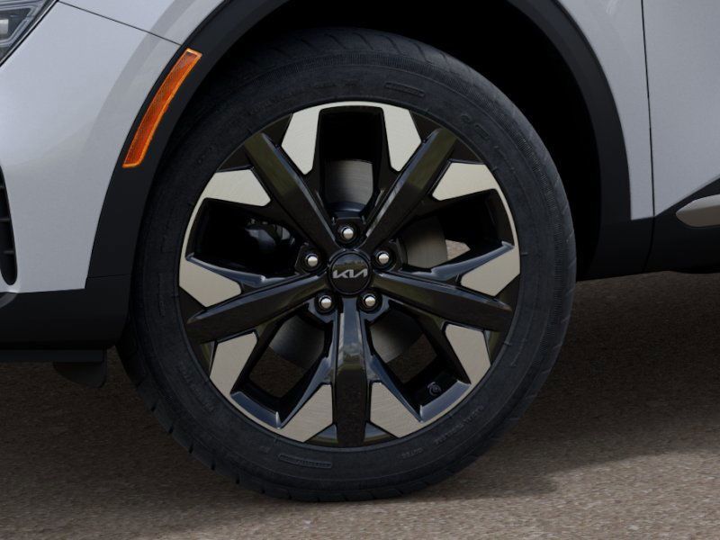 Vehicle image 11 of 28