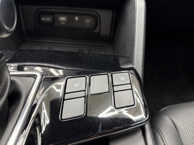 Vehicle image 10 of 19
