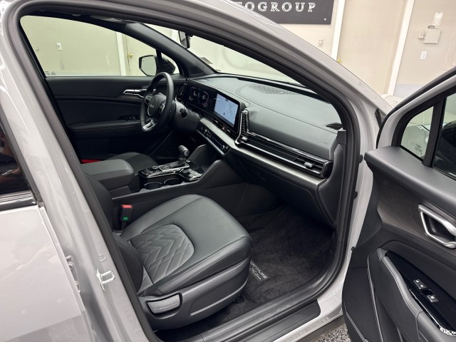 Vehicle image 18 of 19