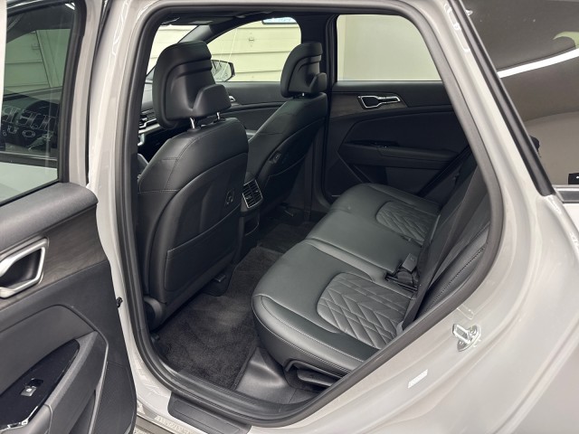 Vehicle image 15 of 19