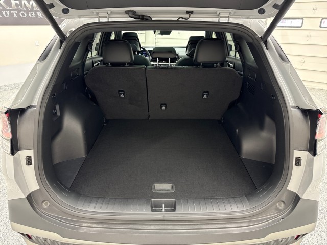 Vehicle image 16 of 19