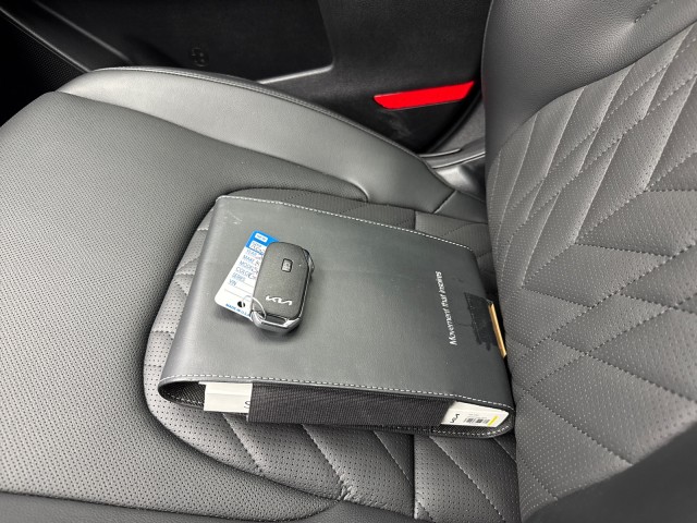 Vehicle image 6 of 19