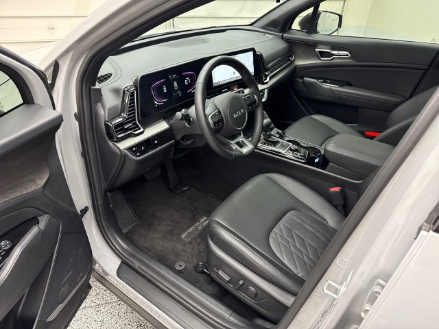 Vehicle image 14 of 19