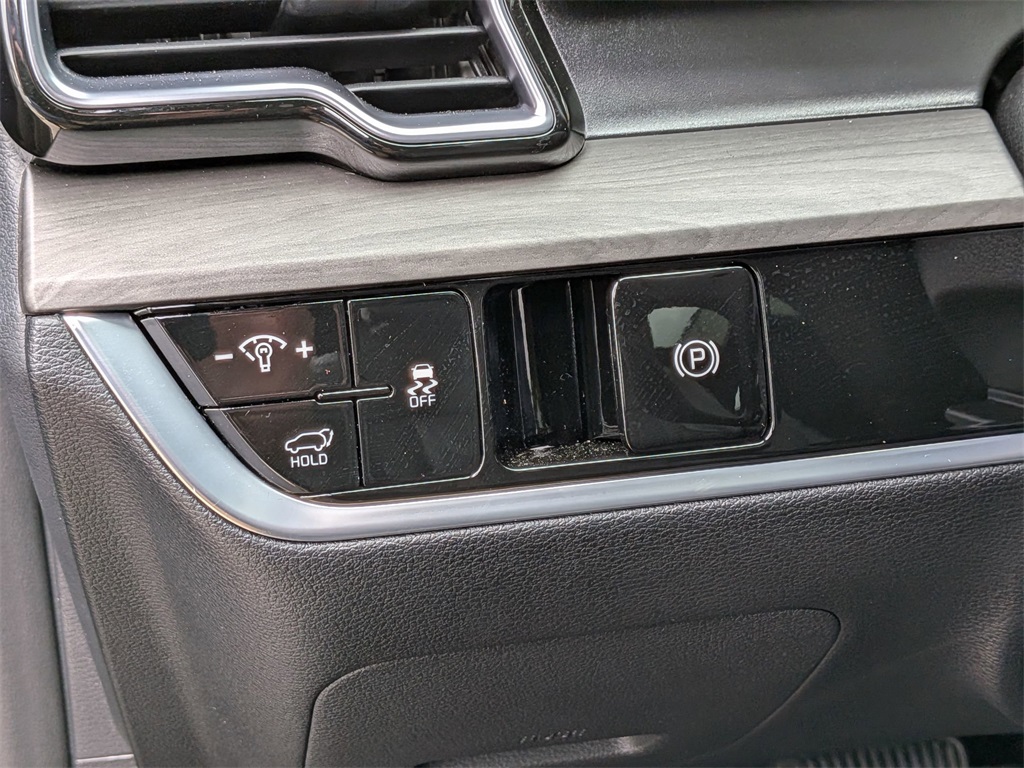 Vehicle image 27 of 30