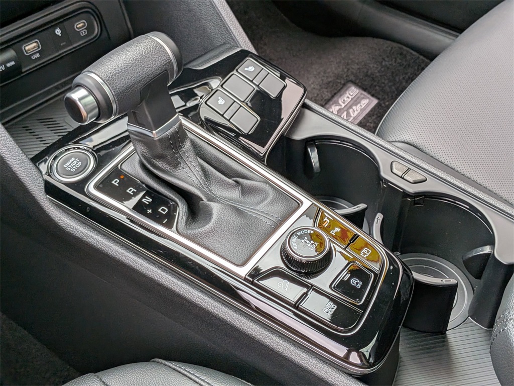 Vehicle image 25 of 30
