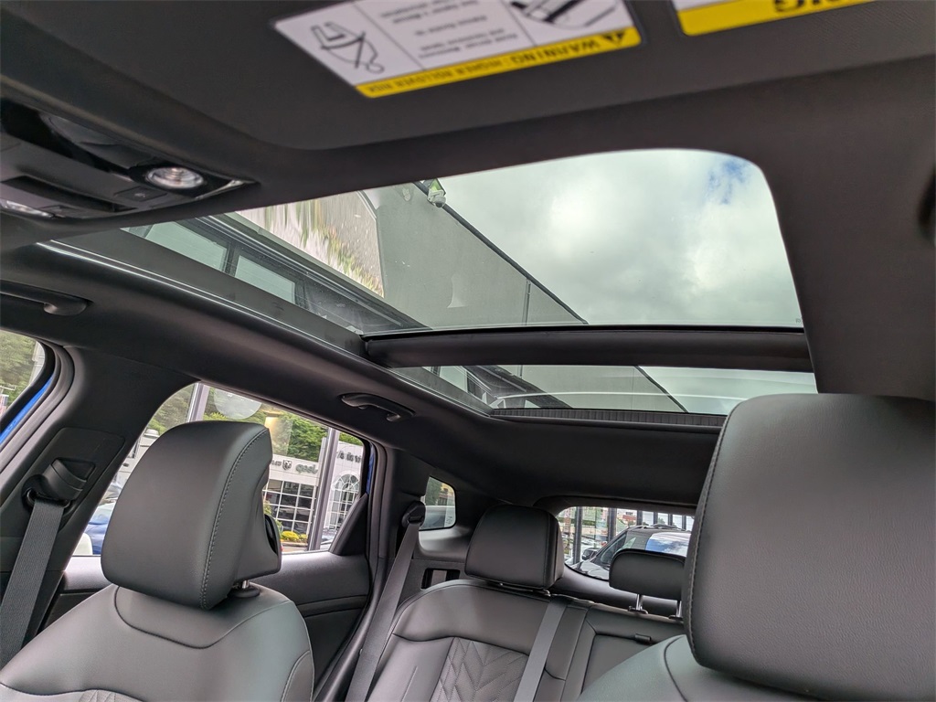 Vehicle image 20 of 30