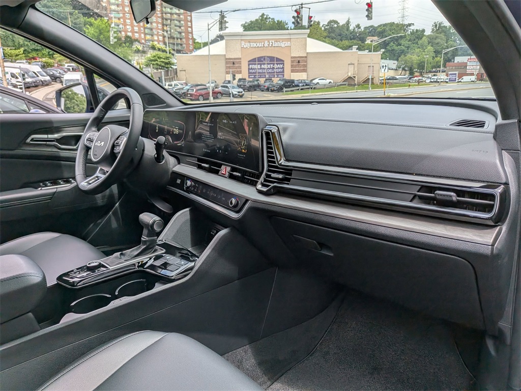 Vehicle image 18 of 30