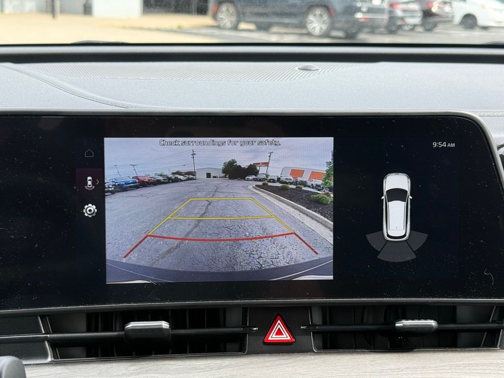 Vehicle image 21 of 29