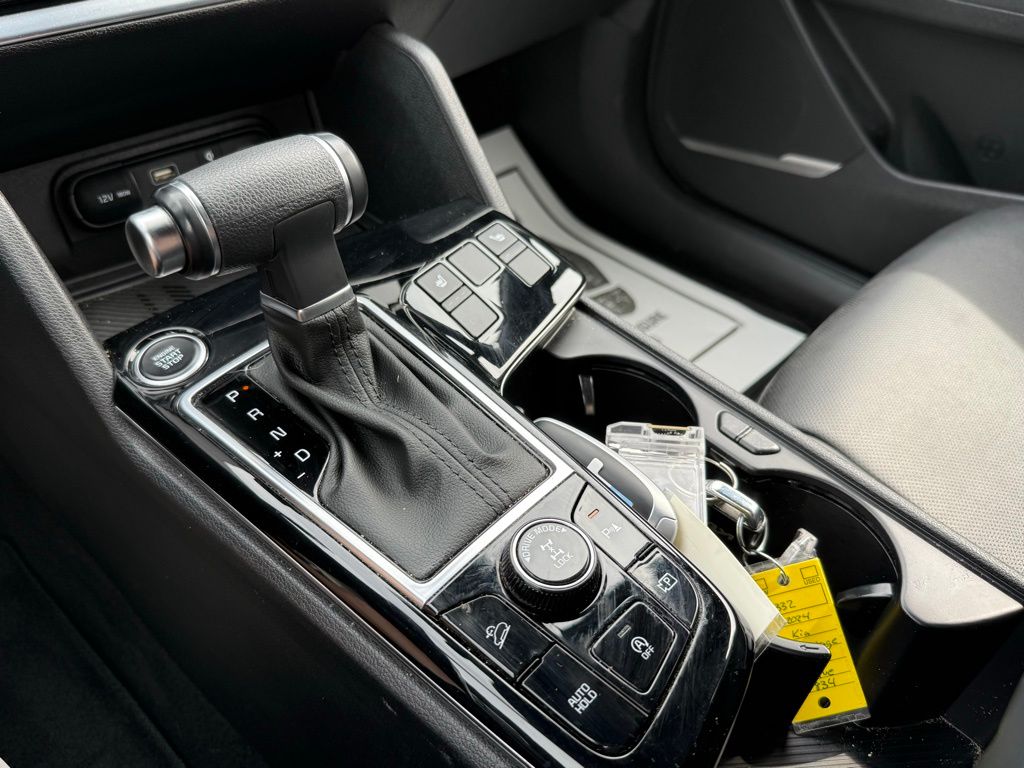 Vehicle image 23 of 29