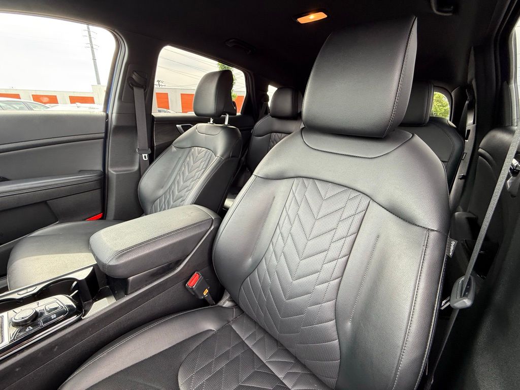 Vehicle image 11 of 29