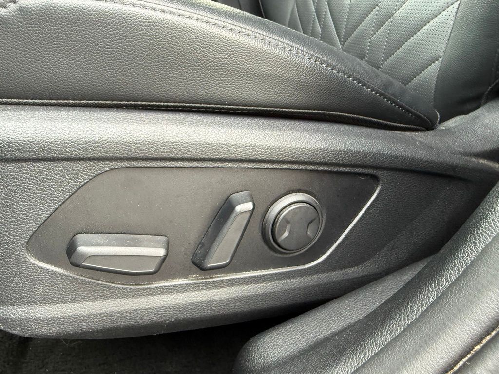 Vehicle image 12 of 29