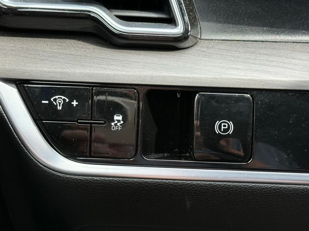 Vehicle image 25 of 29