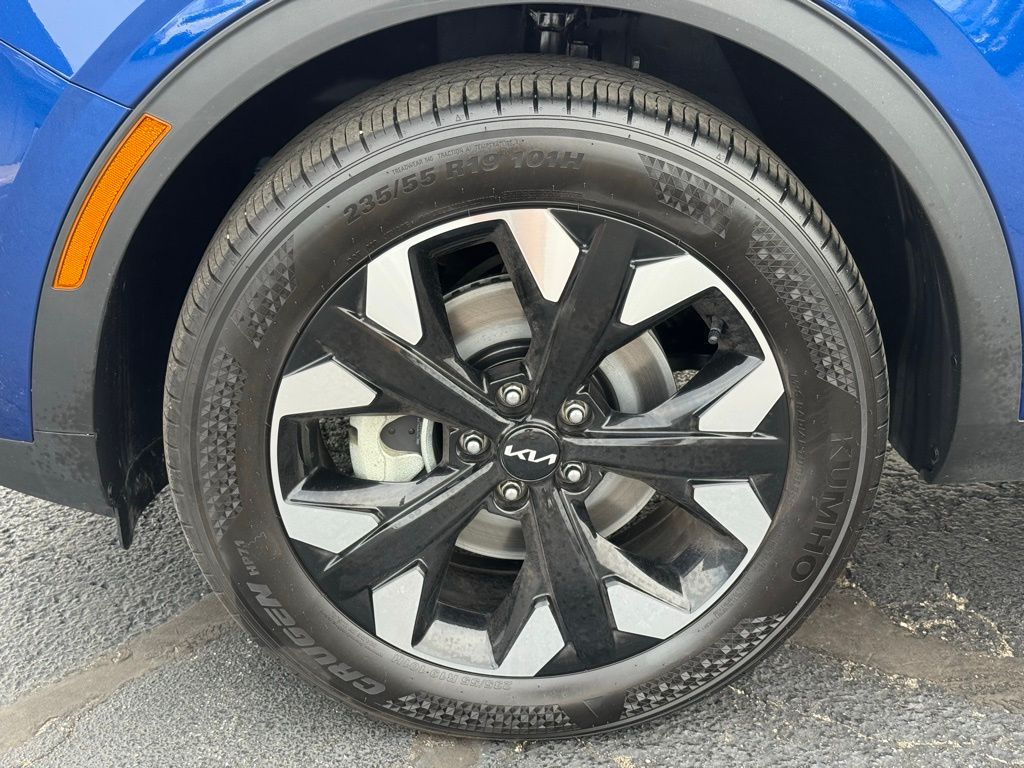 Vehicle image 9 of 29