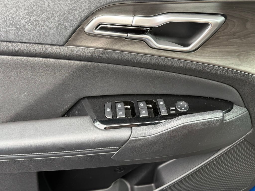 Vehicle image 26 of 29
