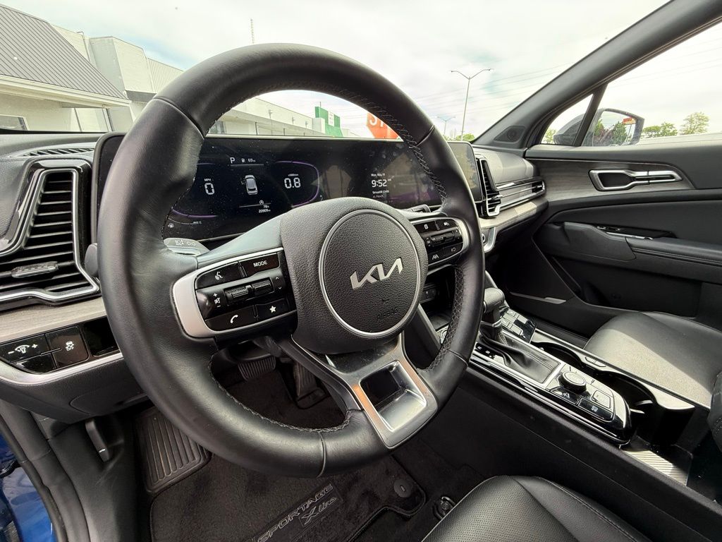Vehicle image 13 of 29