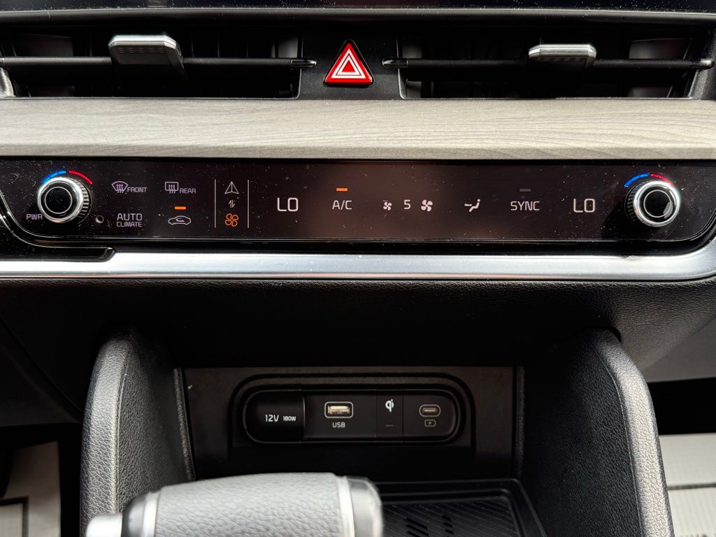 Vehicle image 22 of 29