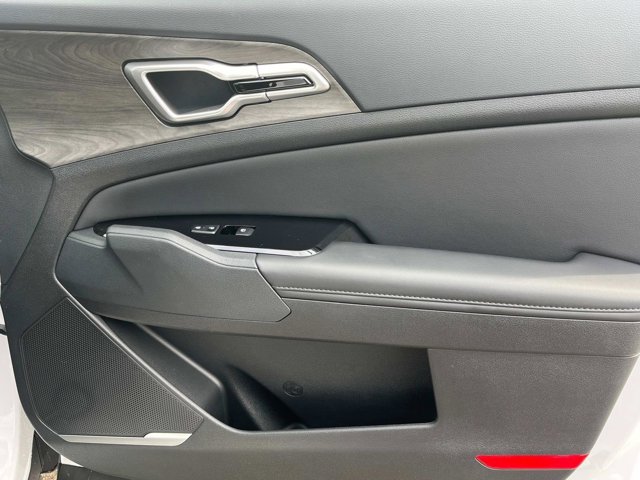 Vehicle image 21 of 34