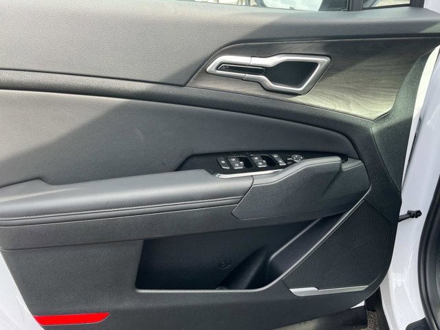 Vehicle image 23 of 34