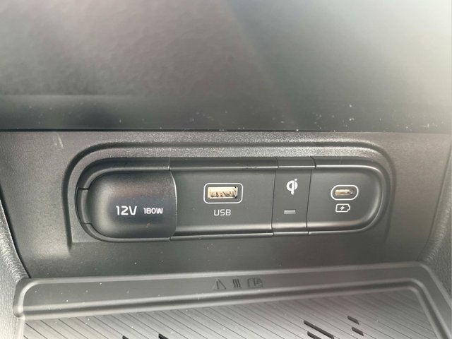 Vehicle image 31 of 34