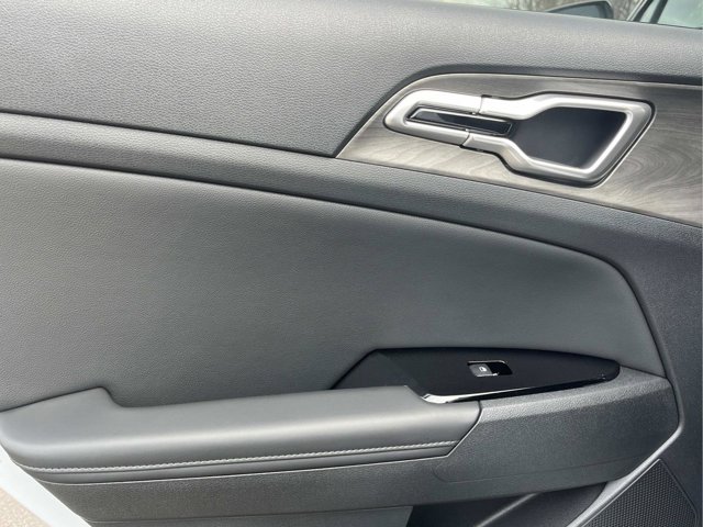 Vehicle image 17 of 34