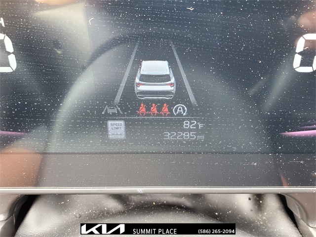 Vehicle image 17 of 30