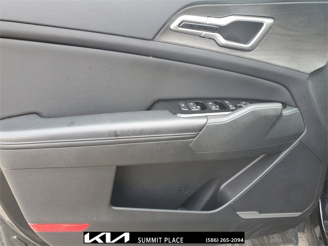 Vehicle image 22 of 30