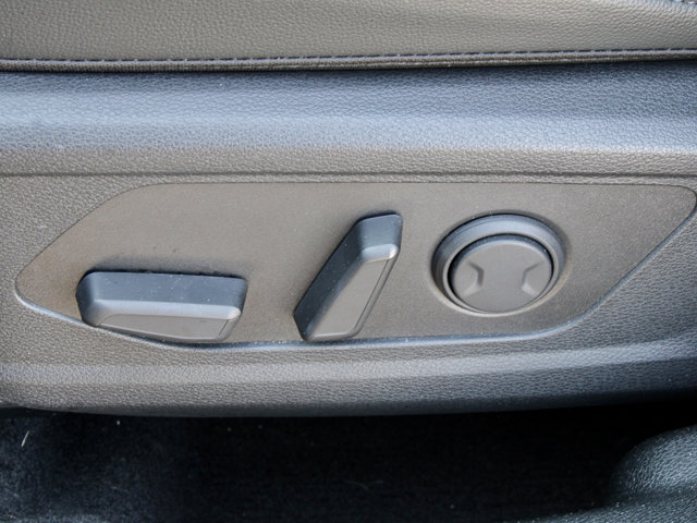 Vehicle image 13 of 22