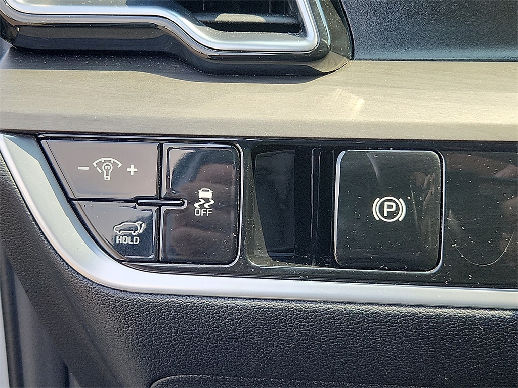 Vehicle image 22 of 31