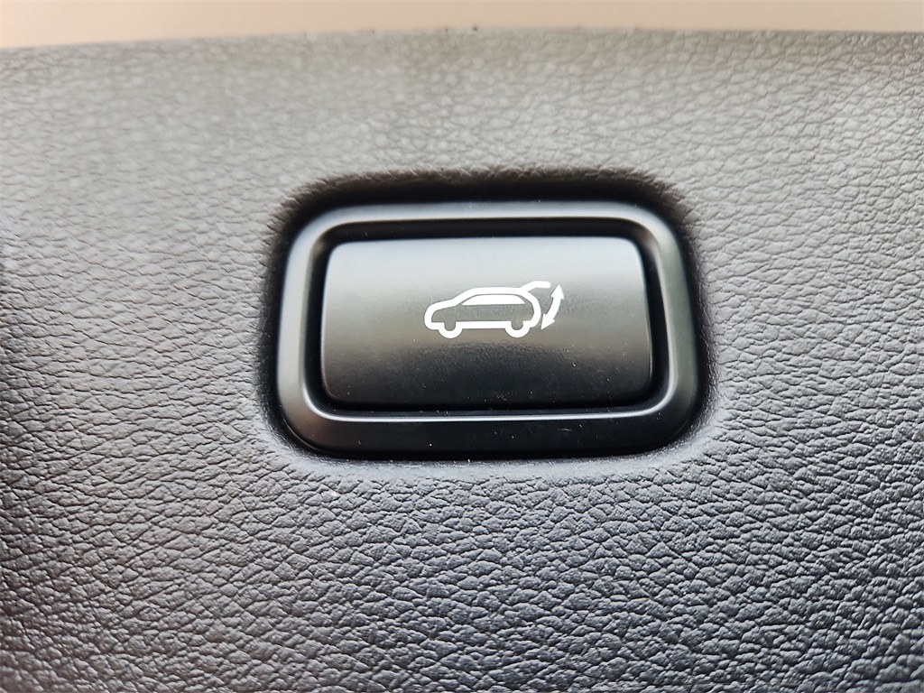 Vehicle image 24 of 31