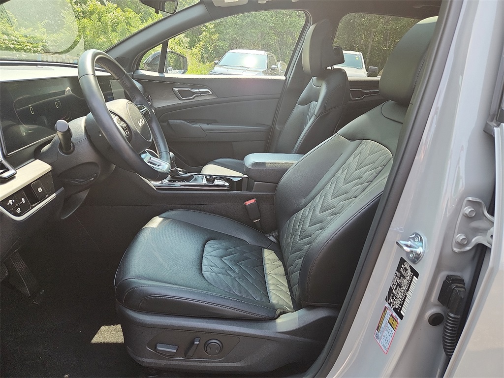 Vehicle image 10 of 31