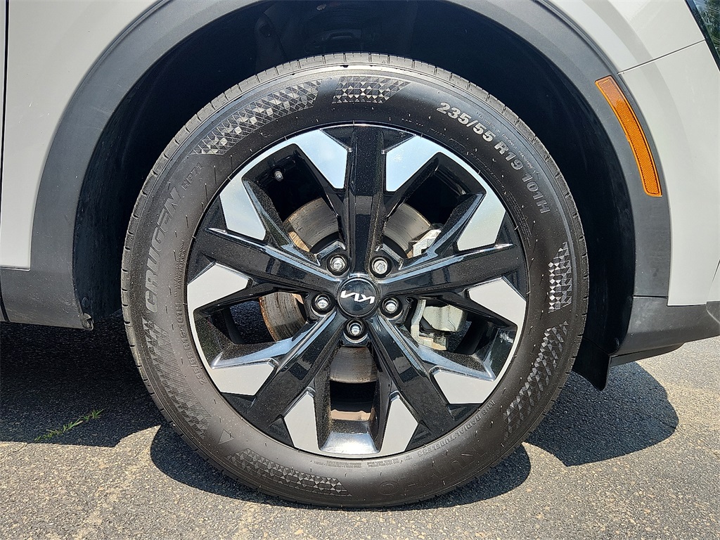 Vehicle image 8 of 31