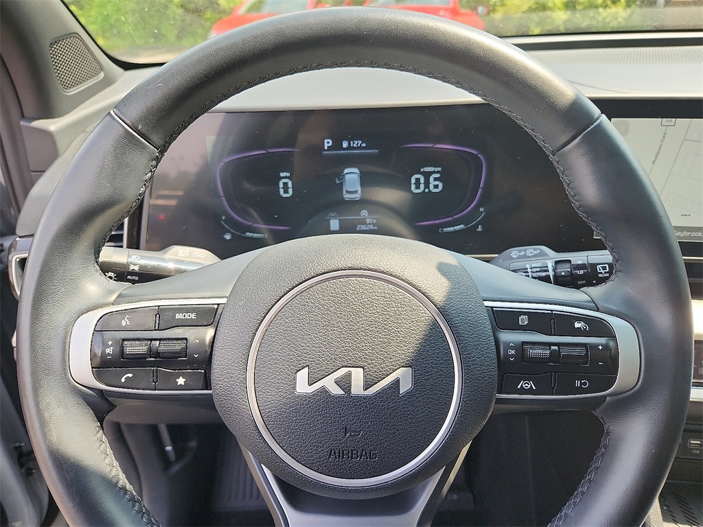 Vehicle image 14 of 31
