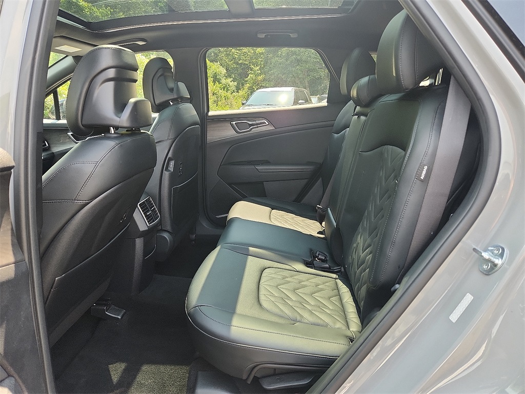 Vehicle image 11 of 31