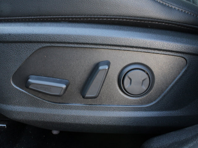 Vehicle image 13 of 22