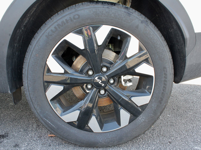 Vehicle image 11 of 22
